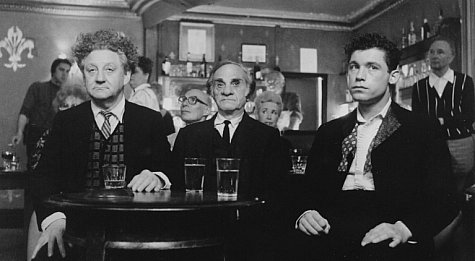 Still of George Carl, Freddie Davies and Lee Evans in Funny Bones (1995)