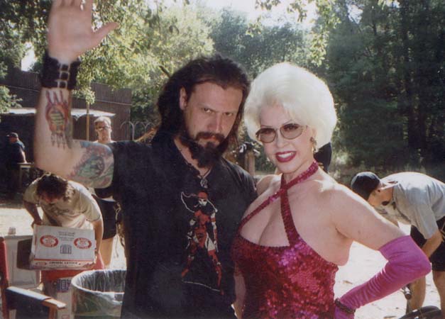 ROB ZOMBIE & JEANNE CARMEN on the set of HOUSE OF 1000 CORPSES