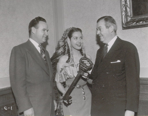 JEANNE CARMEN accepts the key to THE CITY of CLEVELAND from the MAYOR