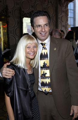 Robert Carradine and Carly Schroeder at event of The Lizzie McGuire Movie (2003)