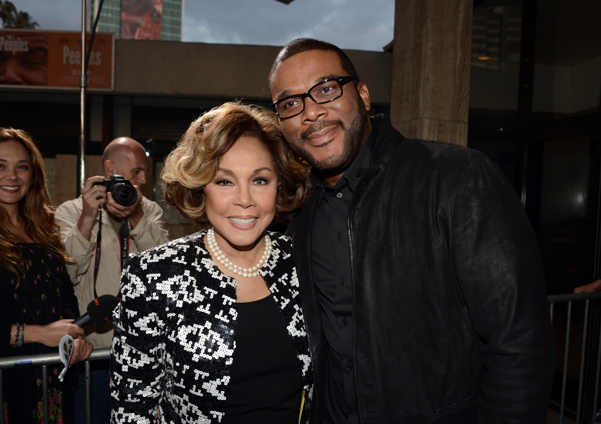 Diahann Carroll and Tyler Perry at event of Peeples (2013)