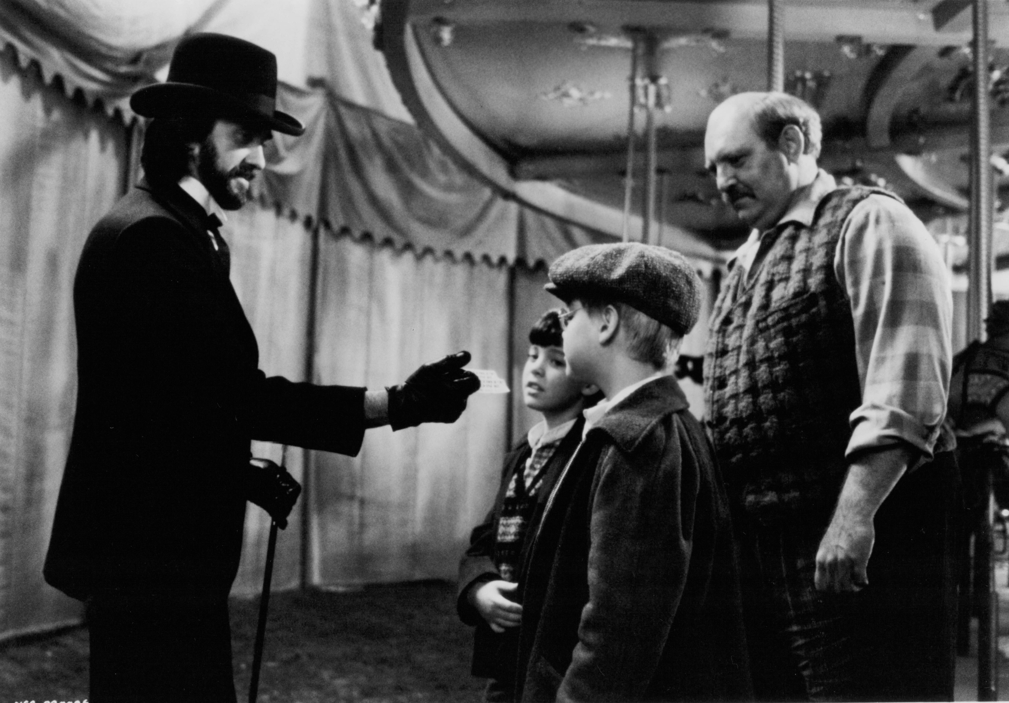 Still of Jonathan Pryce, Shawn Carson, Bruce M. Fischer and Vidal Peterson in Something Wicked This Way Comes (1983)