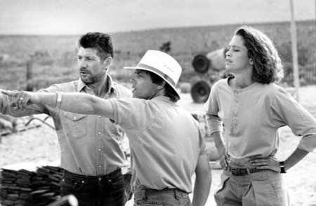 FRED WARD, Director RON UNDERWOOD and FINN CARTER on the set of TREMORS.