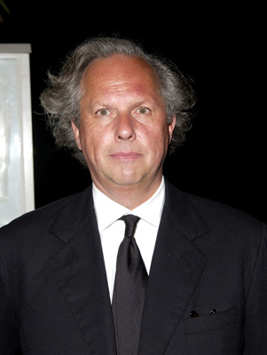 Graydon Carter at event of The Kid Stays in the Picture (2002)