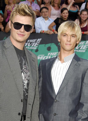 Aaron Carter and Nick Carter at event of 2006 MTV Movie Awards (2006)