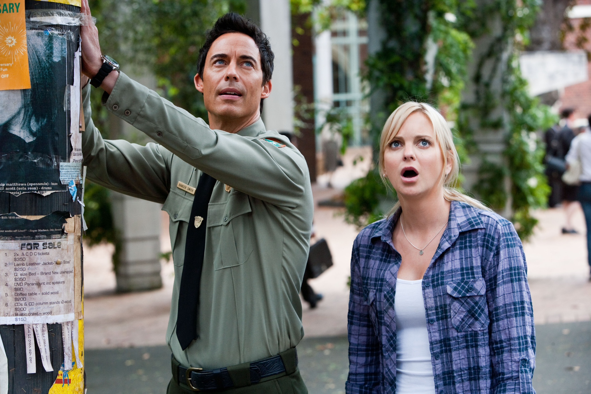 Still of Tom Cavanagh and Anna Faris in Meskiukas Jogis (2010)