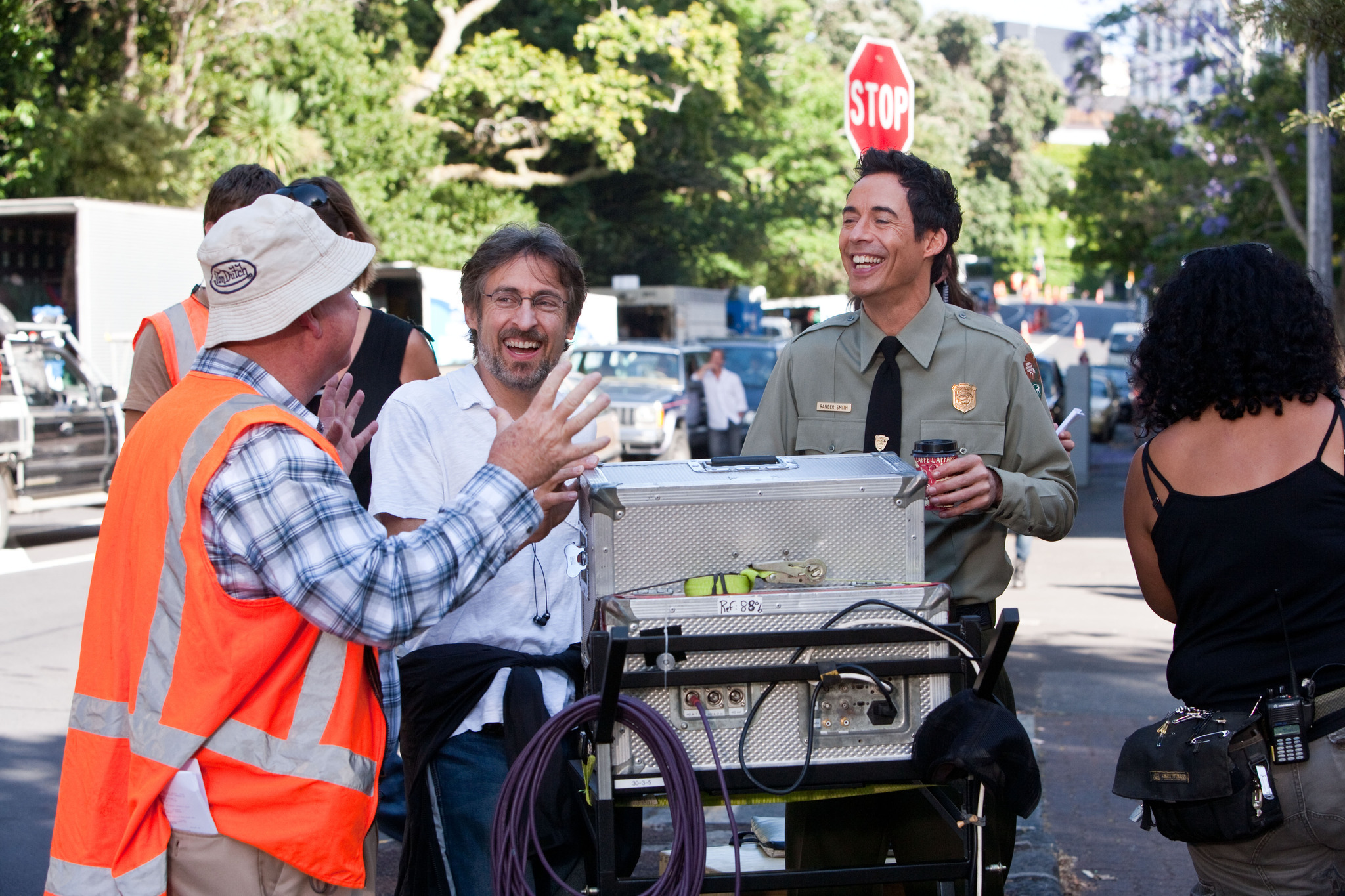 Still of Eric Brevig and Tom Cavanagh in Meskiukas Jogis (2010)