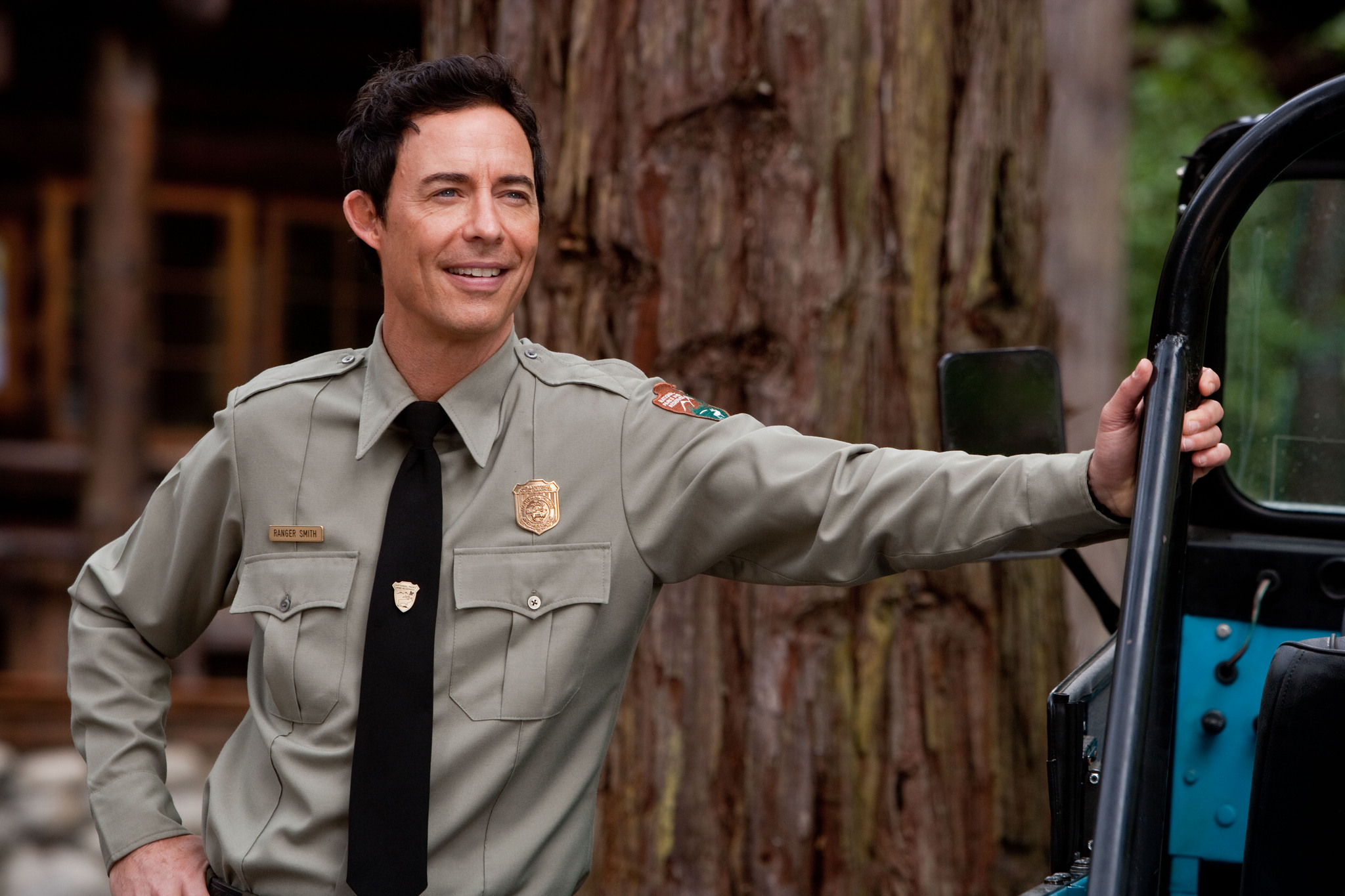 Still of Tom Cavanagh in Meskiukas Jogis (2010)