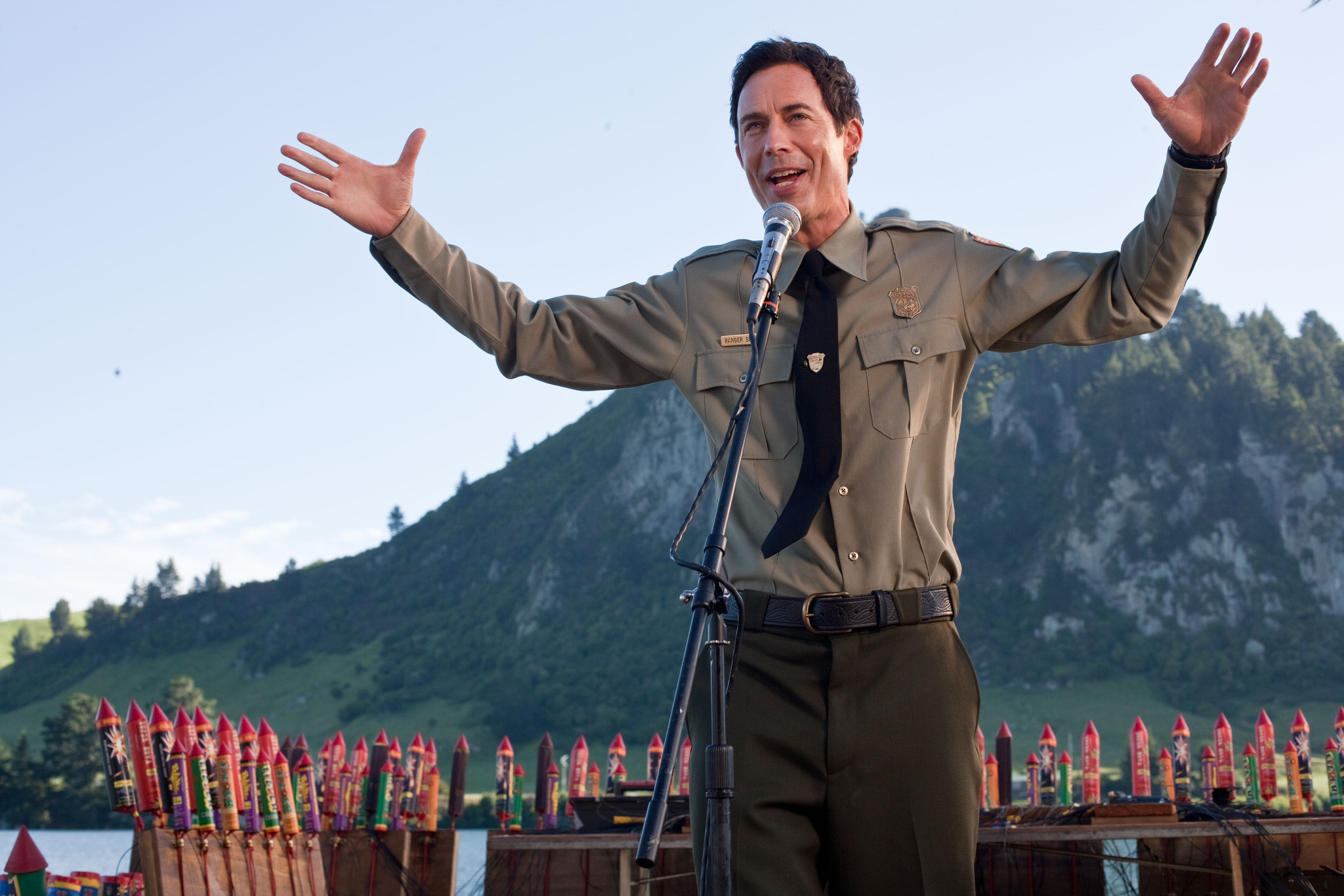 Still of Tom Cavanagh in Meskiukas Jogis (2010)