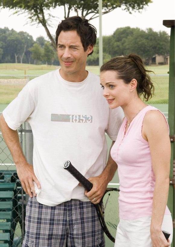 Still of Tom Cavanagh and Kimberly Williams-Paisley in How to Eat Fried Worms (2006)