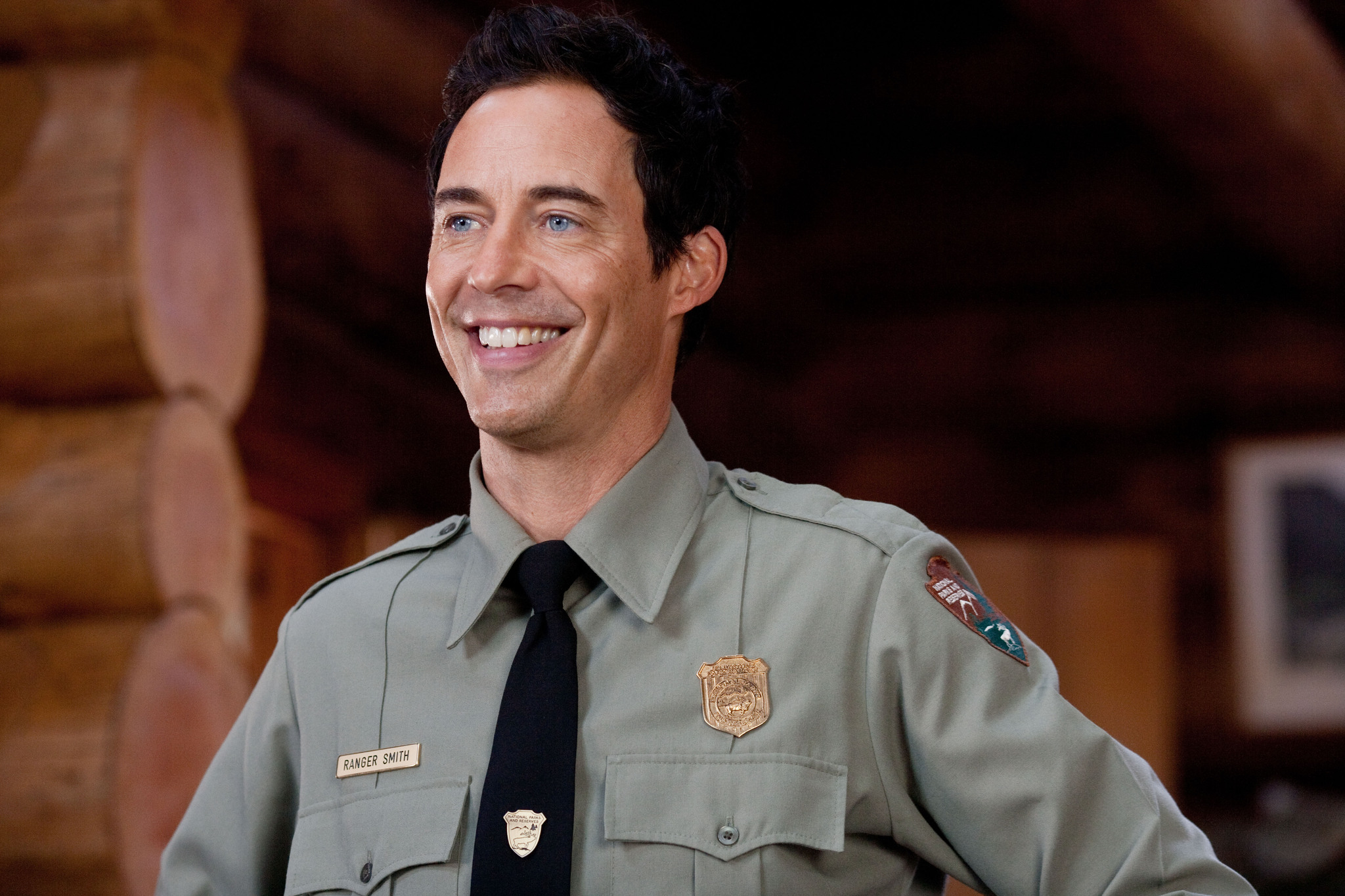 Still of Tom Cavanagh in Meskiukas Jogis (2010)