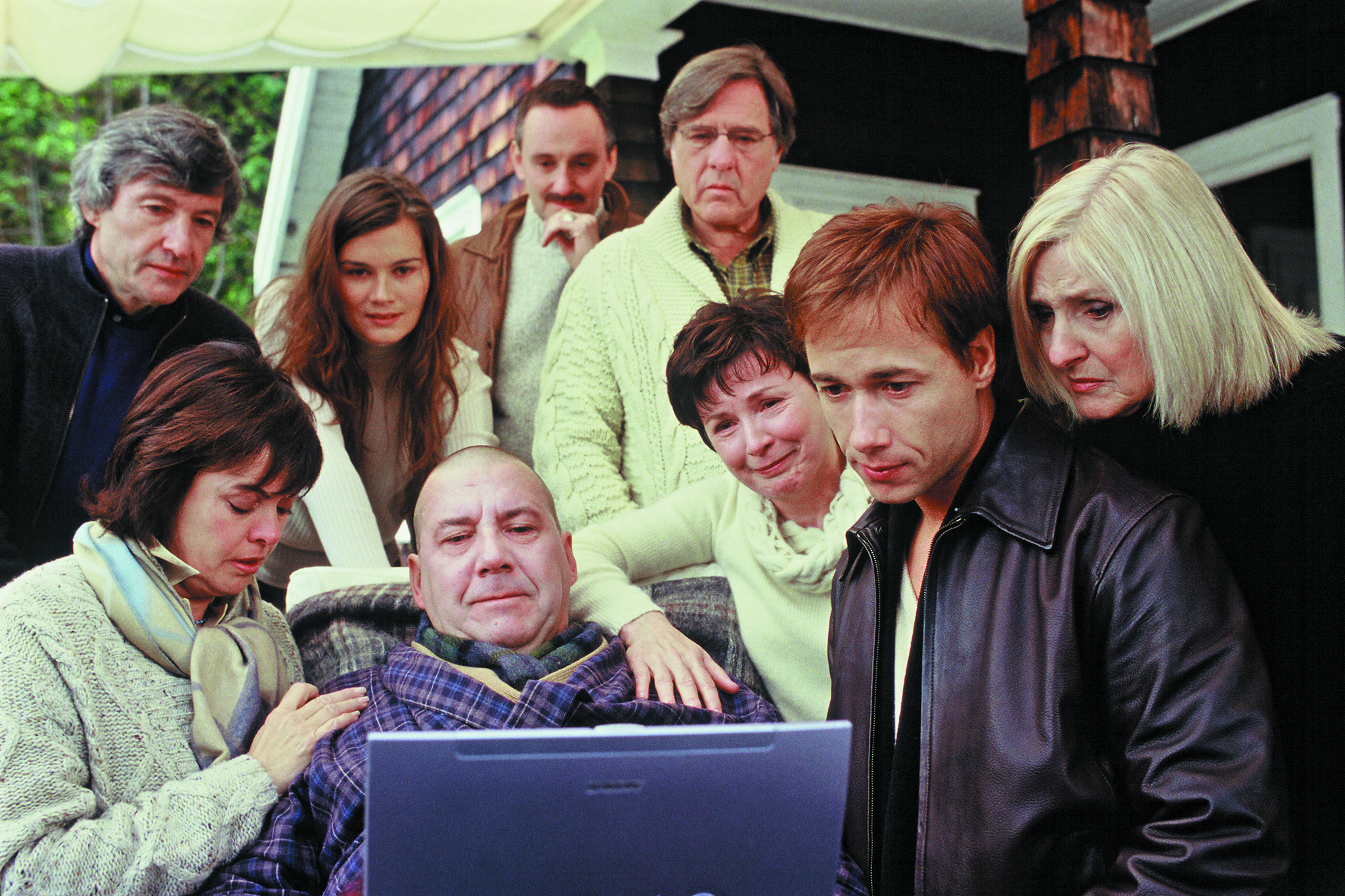 Still of Dorothée Berryman, Toni Cecchinato, Rémy Girard, Marina Hands, Yves Jacques, Dominique Michel, Louise Portal and Stéphane Rousseau in Les invasions barbares (2003)