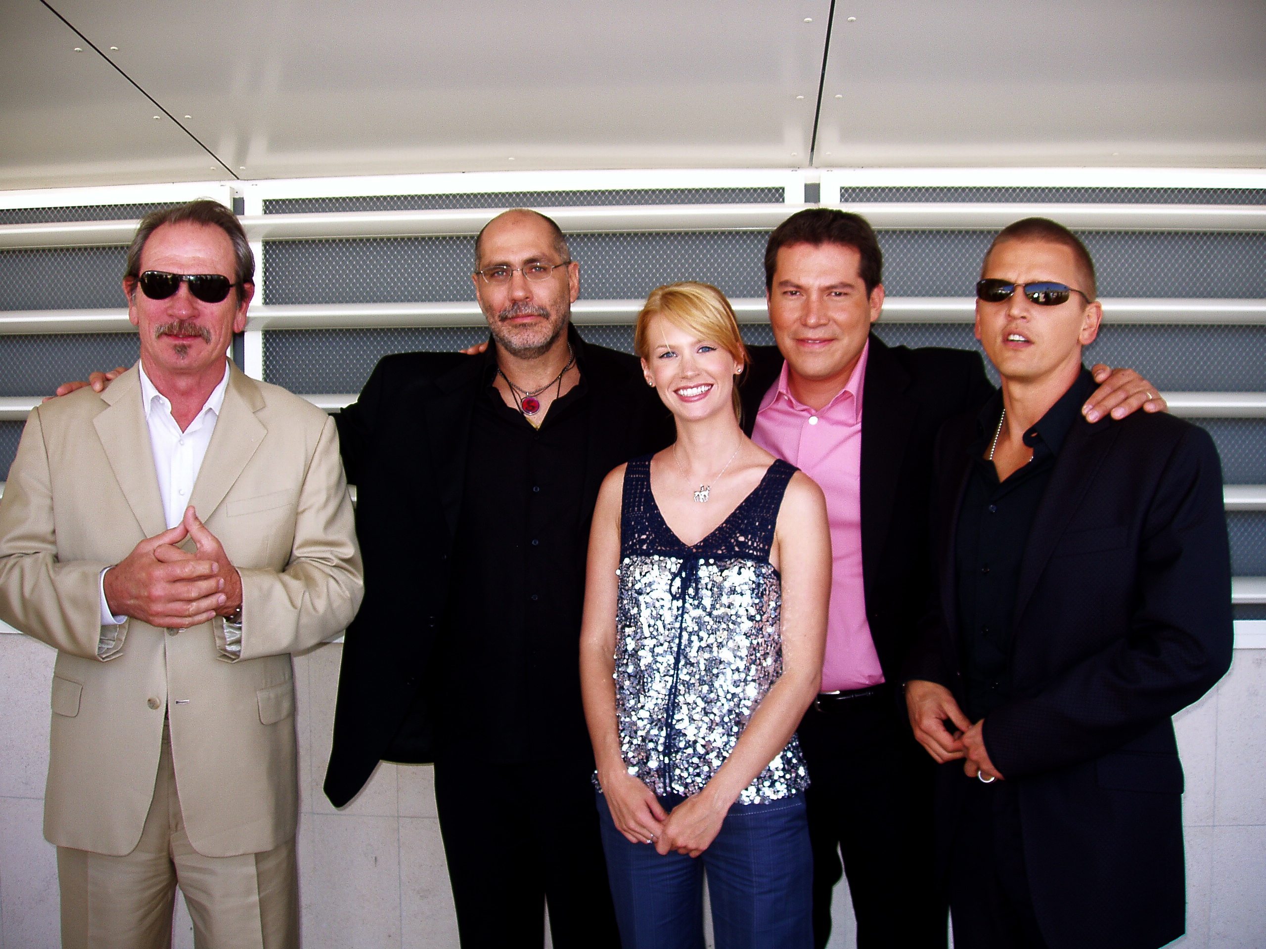 2005 Cannes Film Festival. Cannes France. The Official Photo Call. Tommy Lee Jones, Guillermo Arriaga, January Jones, Julio César Cedillo and Barry Pepper.