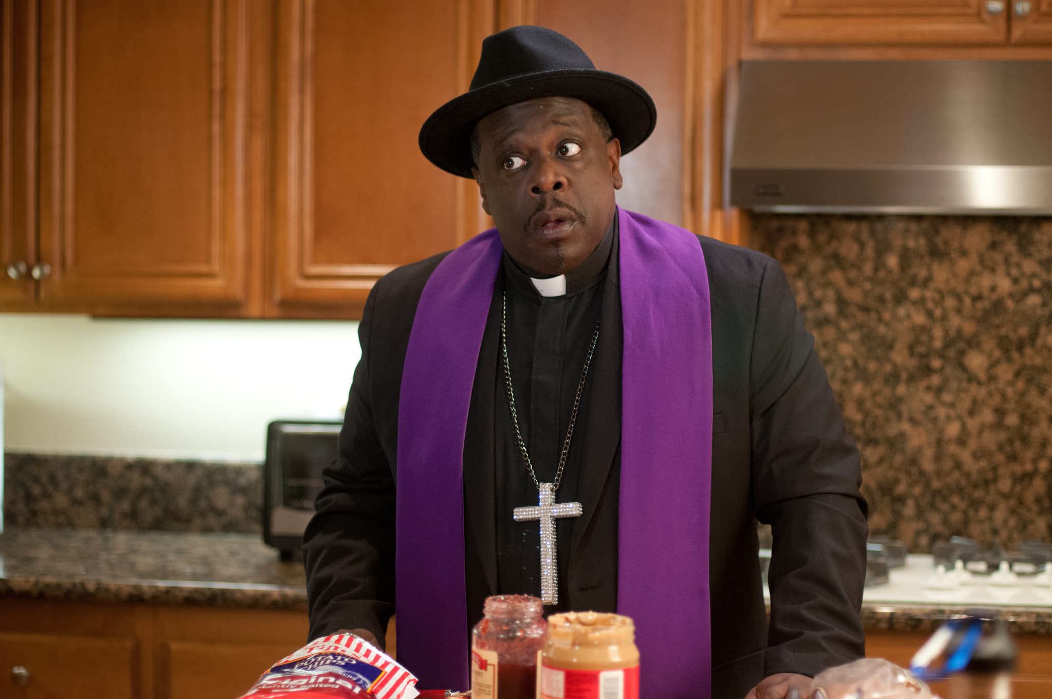Still of Cedric the Entertainer in A Haunted House (2013)