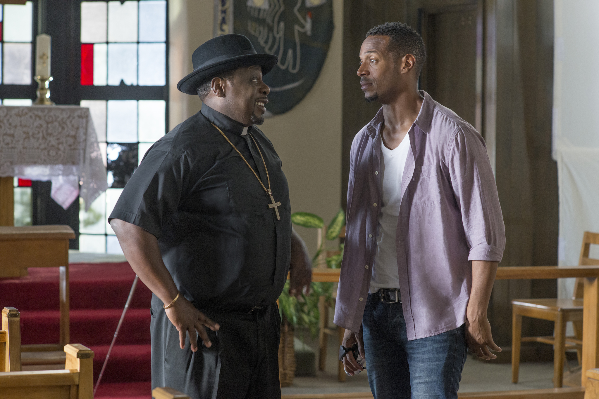 Still of Marlon Wayans and Cedric the Entertainer in A Haunted House 2 (2014)