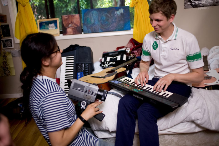 Still of Michael Cera and Charlyne Yi in Paper Heart (2009)