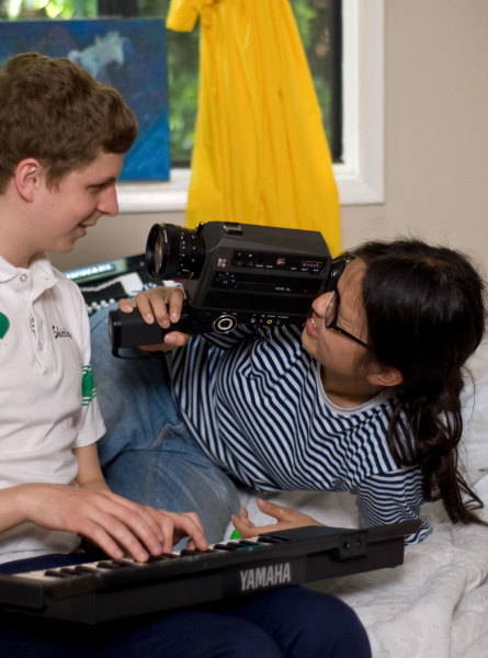 Still of Michael Cera and Charlyne Yi in Paper Heart (2009)