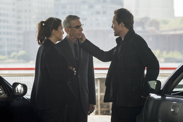 Still of Richard Belzer, Mariska Hargitay, Jason Cerbone and Terrence Quinn in Law & Order: Special Victims Unit (1999)