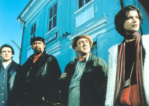 Still of Diego Abatantuono, Valentina Cervi, Flavio Insinna and Silvio Orlando in Figli di Annibale (1998)