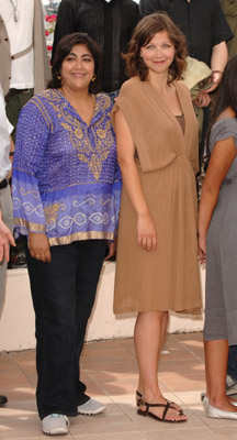 Gurinder Chadha and Maggie Gyllenhaal at event of Paris, je t'aime (2006)