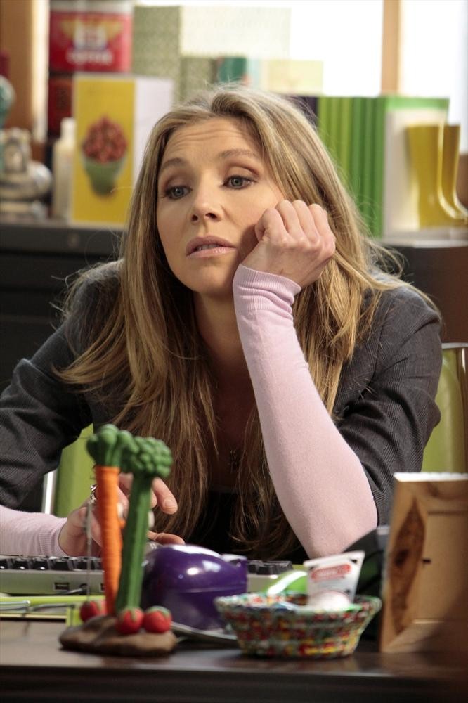 Still of Sarah Chalke in How to Live with Your Parents (For the Rest of Your Life) (2013)