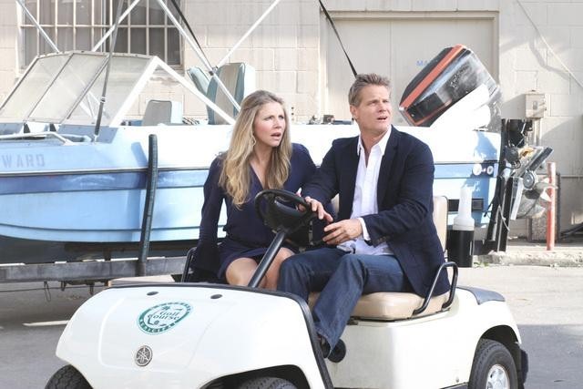 Still of Sarah Chalke and Brian Van Holt in Cougar Town (2009)