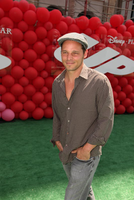 Justin Chambers at event of Aukstyn (2009)
