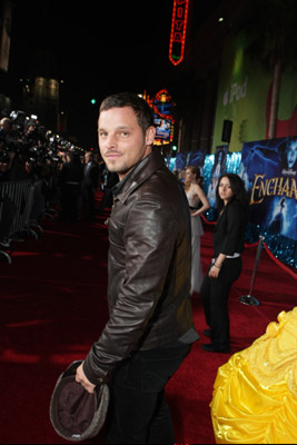 Justin Chambers at event of Enchanted (2007)