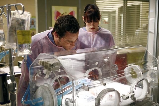Still of Justin Chambers and Chyler Leigh in Grei anatomija (2005)