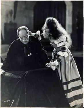 Lon Chaney and Mary Philbin in The Phantom of the Opera (1925)