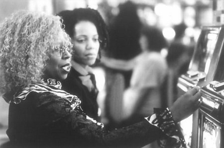 Still of Whoopi Goldberg and Lanei Chapman in Rat Race (2001)