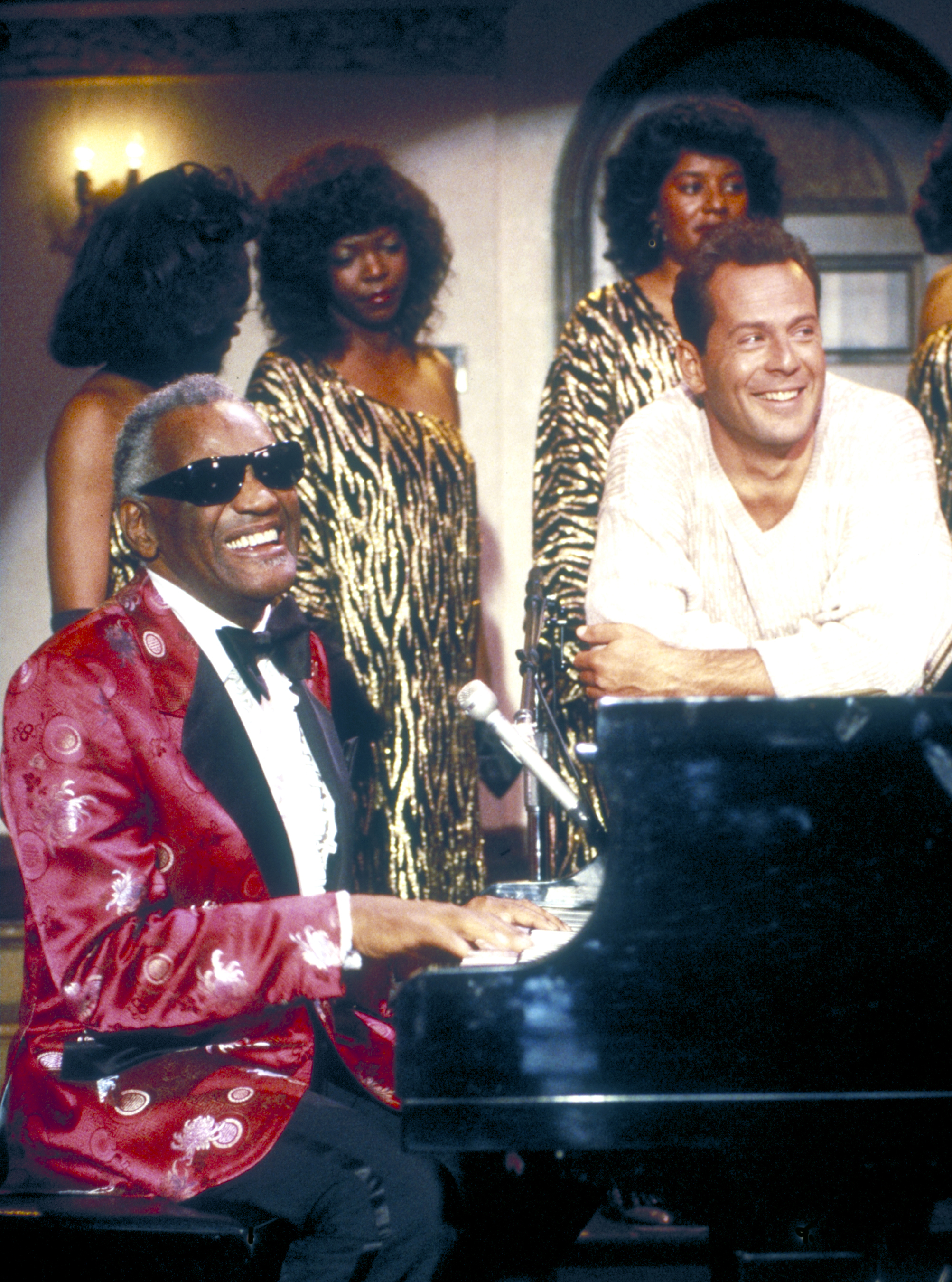 Still of Bruce Willis and Ray Charles in Moonlighting (1985)