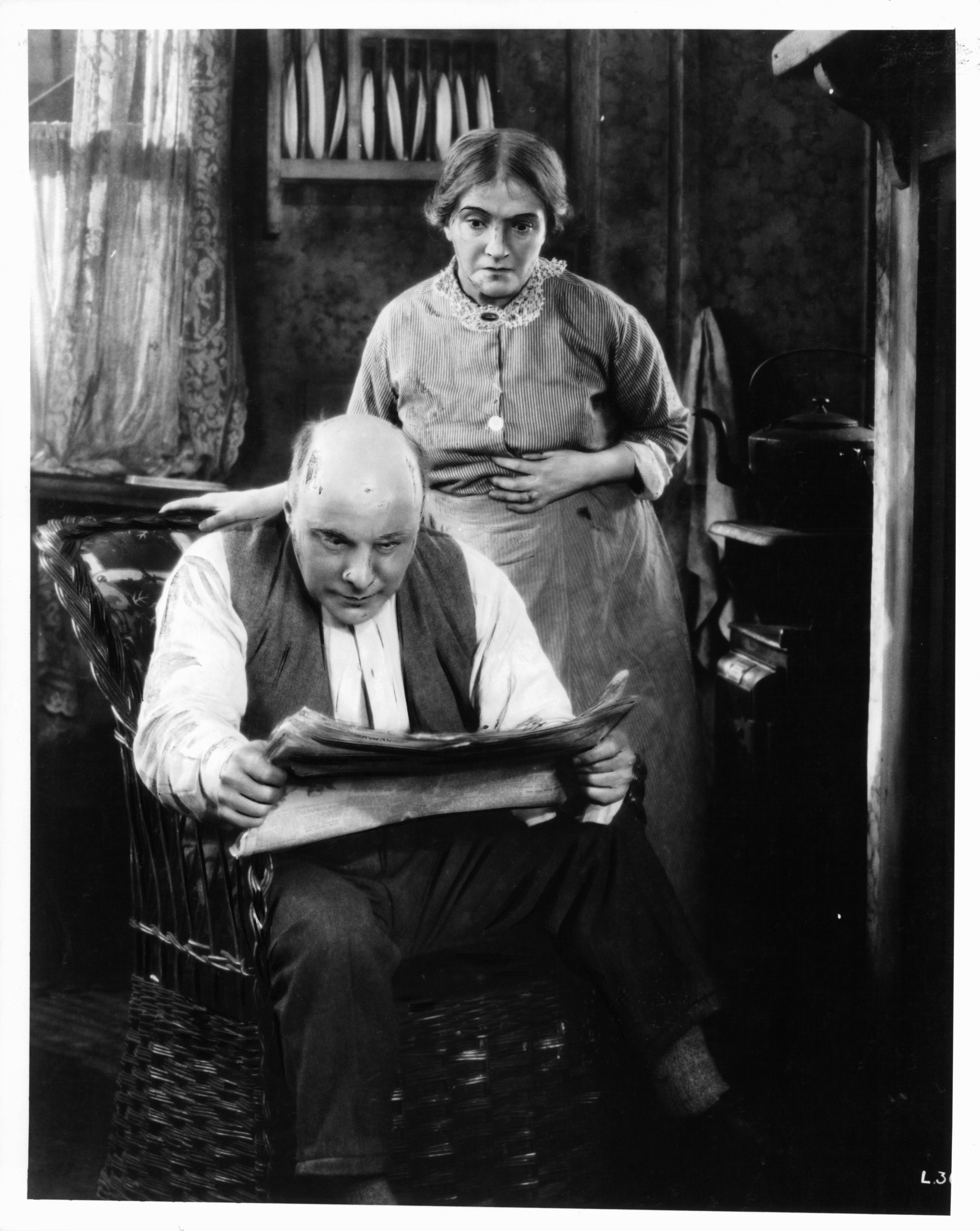 Still of Marie Ault and Arthur Chesney in The Lodger: A Story of the London Fog (1927)