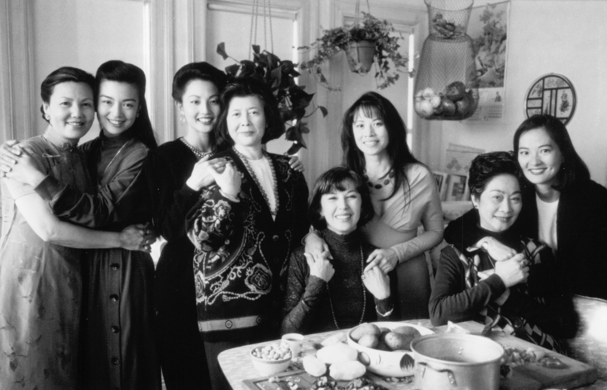 Still of Tamlyn Tomita, Tsai Chin, Kieu Chinh and Lisa Lu in The Joy Luck Club (1993)