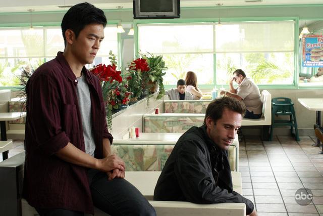 Still of Joseph Fiennes and John Cho in Zvilgsnis i ateiti (2009)