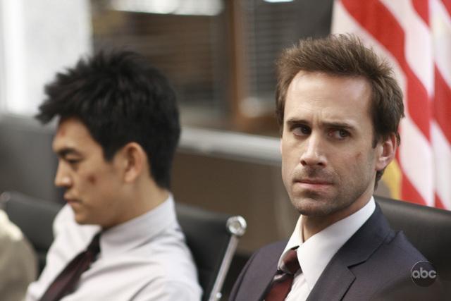 Still of Joseph Fiennes and John Cho in Zvilgsnis i ateiti: White to Play (2009)