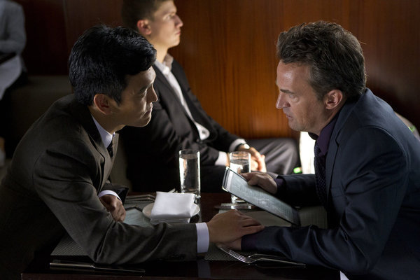 Still of Matthew Perry and John Cho in Go On: There's No 'Ryan' in Team (2012)
