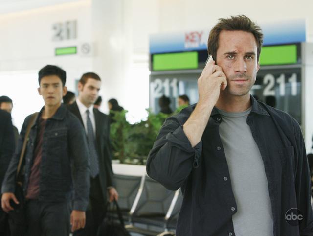 Still of Joseph Fiennes and John Cho in Zvilgsnis i ateiti (2009)