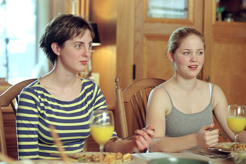 Still of Eva Amurri Martino and Erika Christensen in The Banger Sisters (2002)