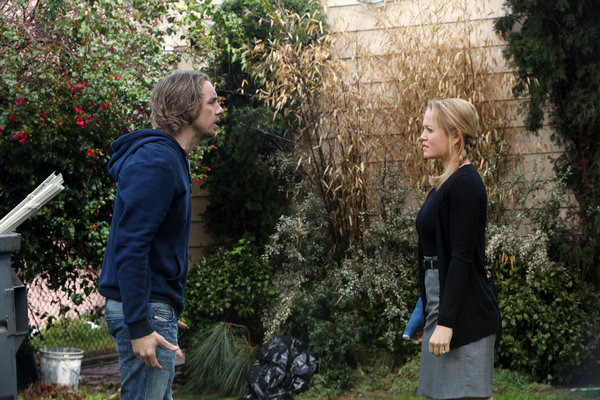 Still of Erika Christensen and Dax Shepard in Parenthood (2010)