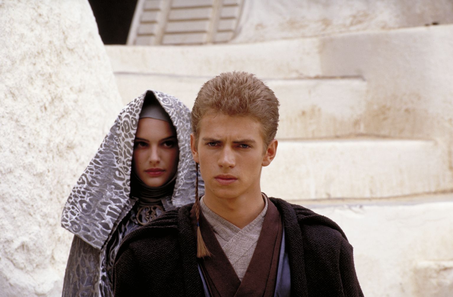 Still of Natalie Portman and Hayden Christensen in Zvaigzdziu karai. Klonu ataka (2002)