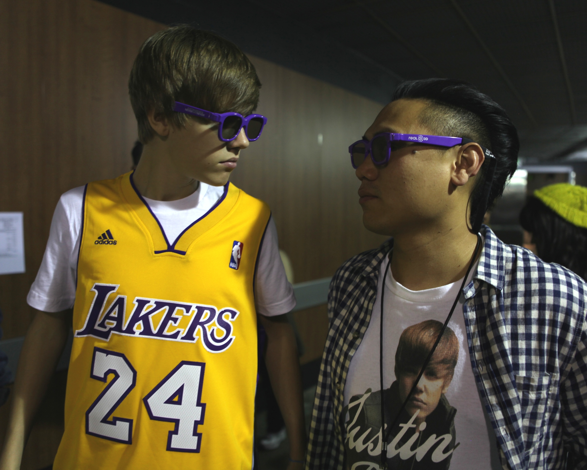 Still of Jon M. Chu and Justin Bieber in Justin'as Bieber'is: niekada nesakyk niekada (2011)