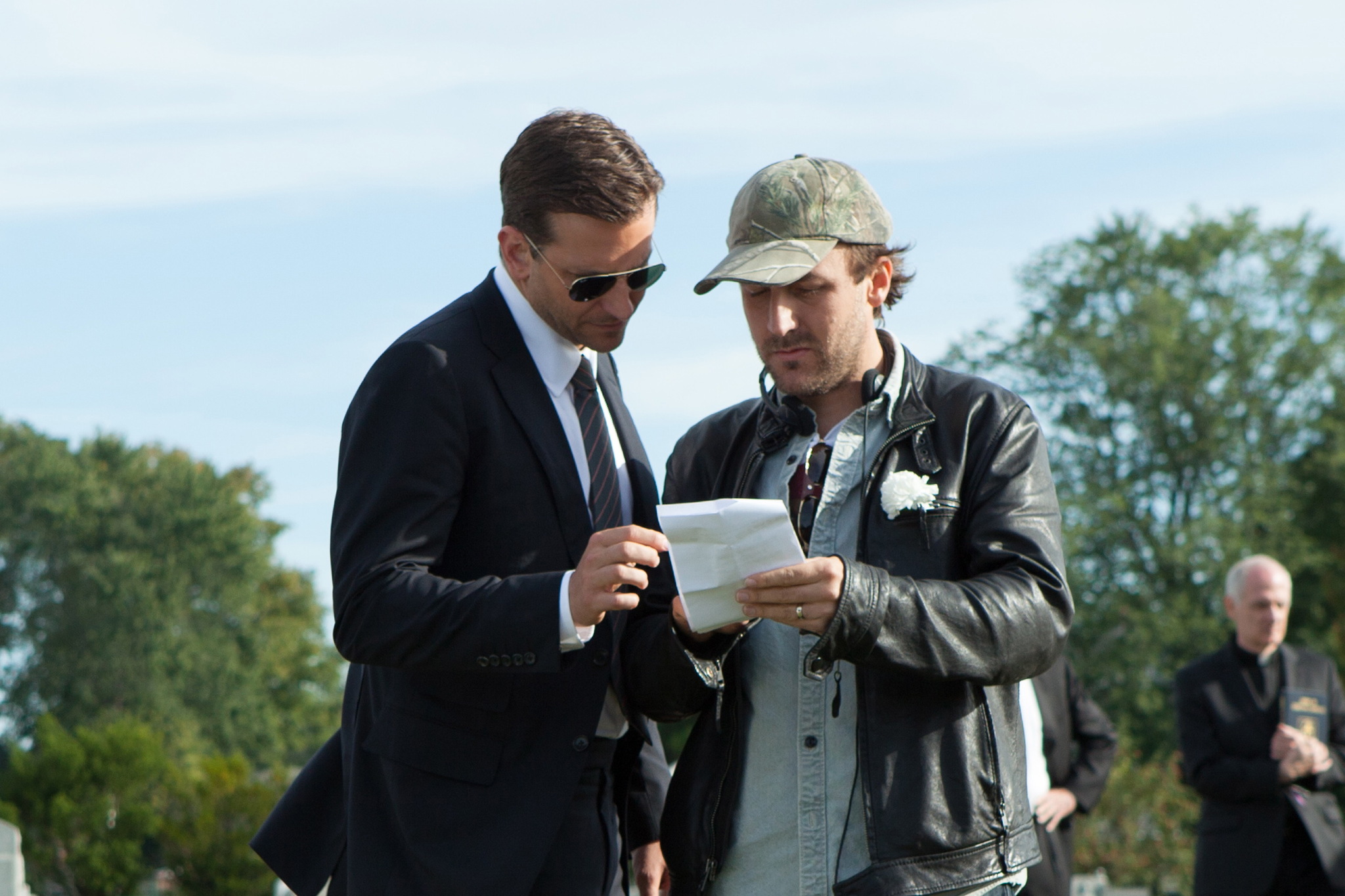Still of Derek Cianfrance and Bradley Cooper in Niujorko seselyje (2012)