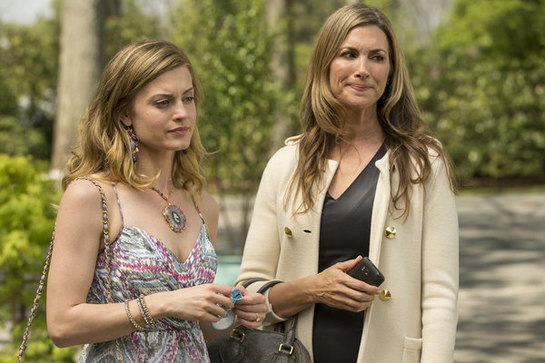 Still of Julie Claire and Brooke D'Orsay in Royal Pains (2009)