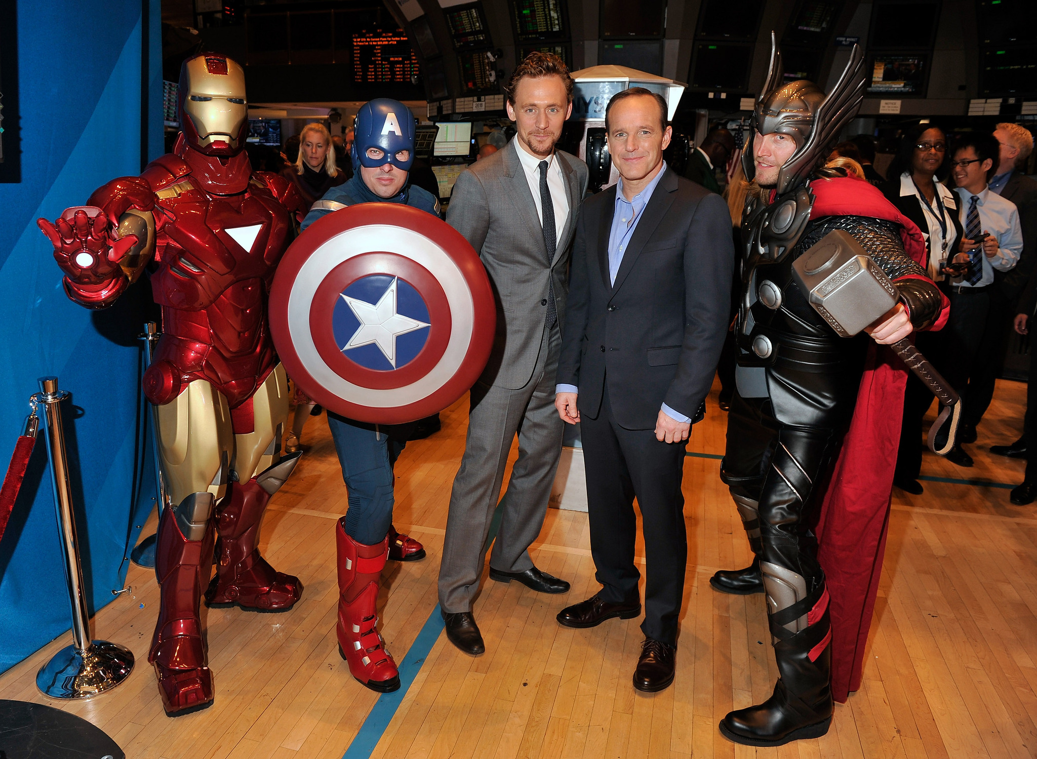 Clark Gregg and Tom Hiddleston at event of Kersytojai (2012)