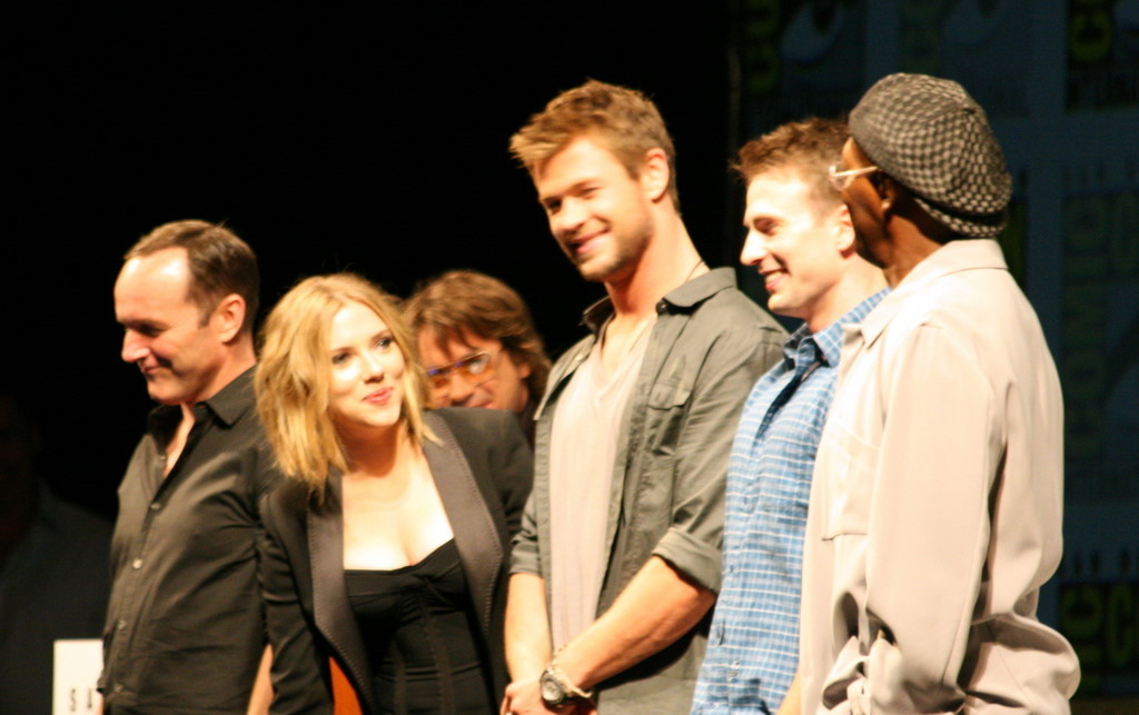 Samuel L. Jackson, Clark Gregg, Chris Evans, Scarlett Johansson and Chris Hemsworth at event of Kersytojai (2012)