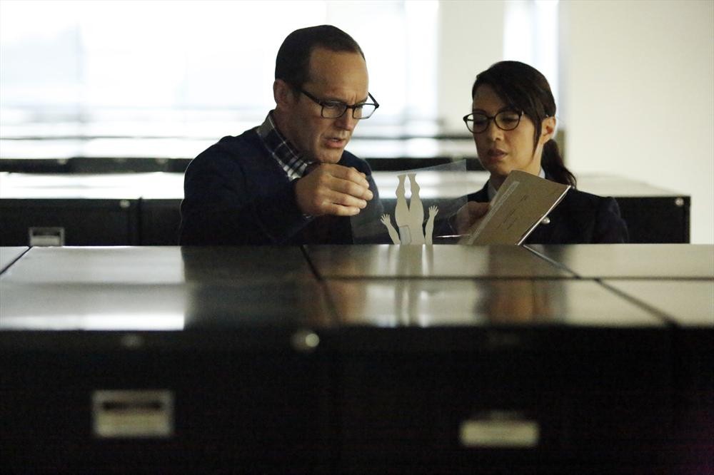 Still of Ming-Na Wen and Clark Gregg in Agents of S.H.I.E.L.D. (2013)