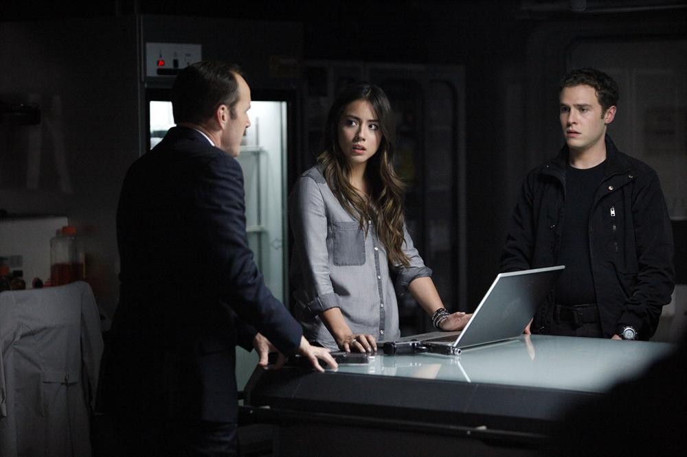 Still of Clark Gregg, Iain De Caestecker and Chloe Bennet in Agents of S.H.I.E.L.D. (2013)