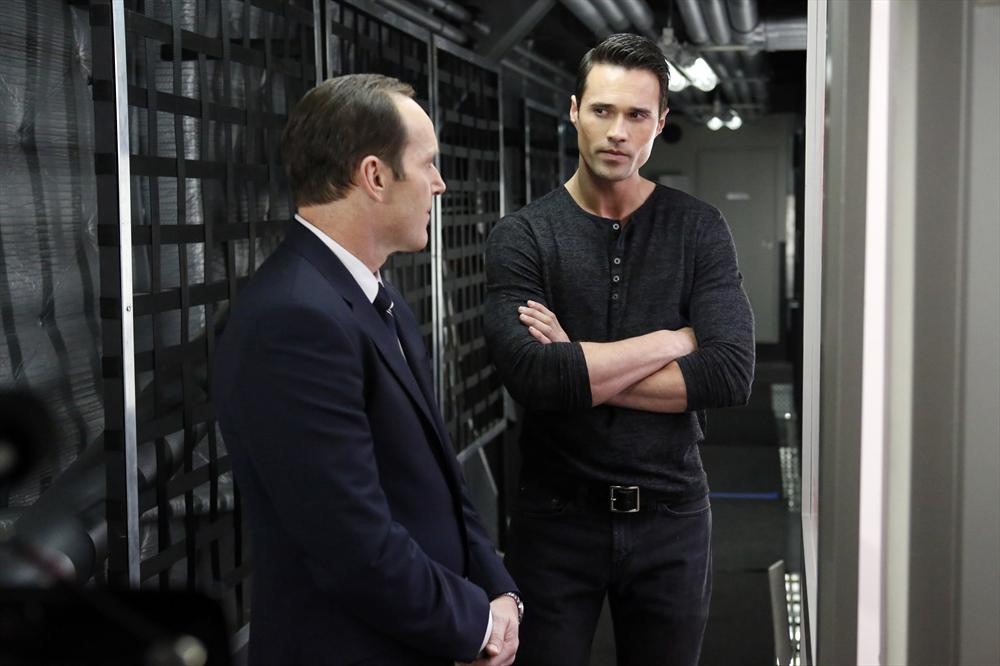 Still of Clark Gregg and Brett Dalton in Agents of S.H.I.E.L.D. (2013)