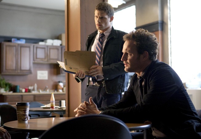 Still of Jason Clarke and Matt Lauria in The Chicago Code (2011)